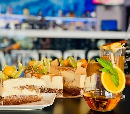 Aerocafe 度假村 *